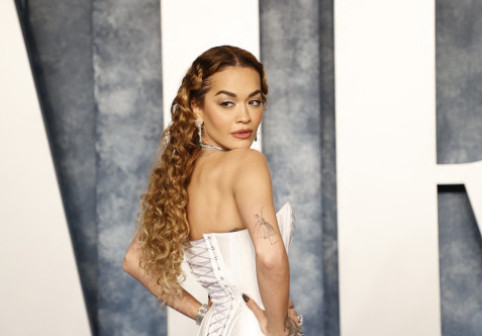 Rita Ora, în costum de baie pe o plajă din Sydney. E subțire ca o trestie și super tonifiată FOTO