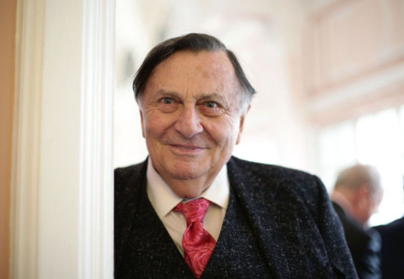 Barry Humphries death