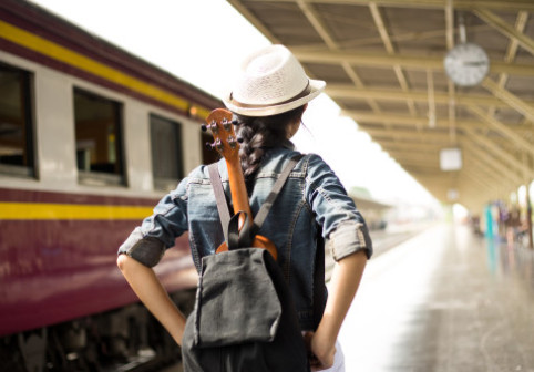 Destinații perfecte pentru călătorii singuri. 4 orașe în care te vei distra de minune