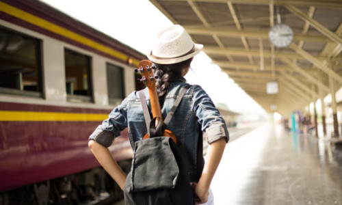 Destinații perfecte pentru călătorii singuri. 4 orașe în care te vei distra de minune