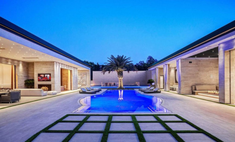 Kylie Jenner has reportedly bought this house in Holmby Hills, Los Angeles for $36.5 million.