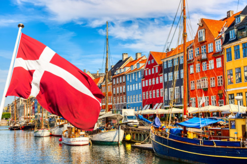 Copenhagen,Iconic,View.,Famous,Old,Nyhavn,Port,In,The,Center
