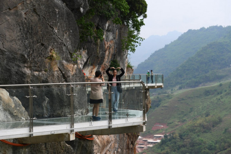 pod de sticlă vietnam