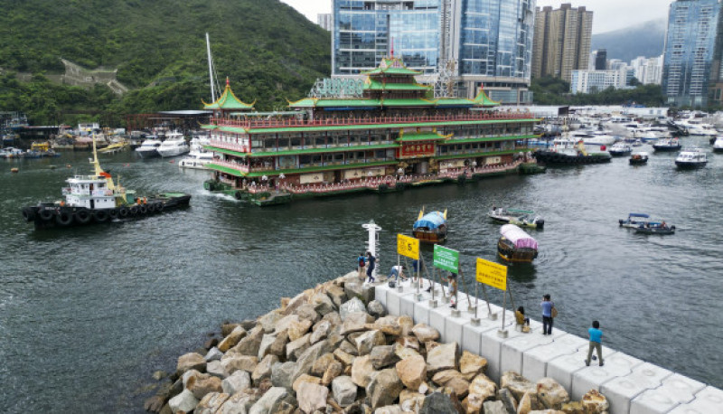 Hong Kong's Jumbo Floating Restaurant Sinks At Sea