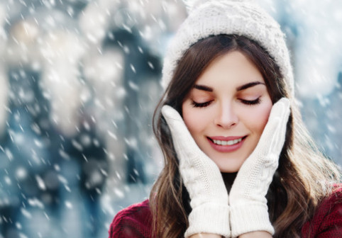 Acordă o atenție sporită îngrijirii pielii pe timpul iernii! Nu uita de hidratare și de protecția solară chiar și în sezonul rece