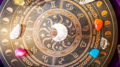 Horoscopul lunii iunie 2023. Zodiile care vor avea parte de o energie pozitivă în viața lor în prima lună de vară