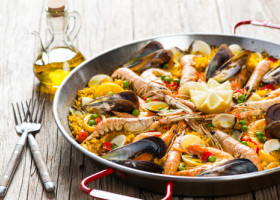 Paella, mai scumpă ca niciodată în Spania! Prețul uleiului de măsline a explodat și a dus costurile la un record