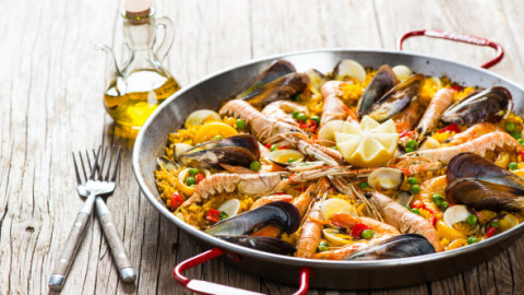 Paella, mai scumpă ca niciodată în Spania! Prețul uleiului de măsline a explodat și a dus costurile la un record
