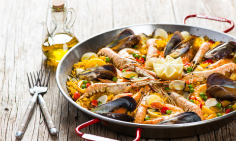 Paella, mai scumpă ca niciodată în Spania! Prețul uleiului de măsline a explodat și a dus costurile la un record