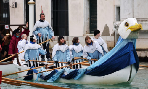 Carnavalul de la Veneția de anul acesta, inaugurat cu o paradă de gondole. Cât durează evenimentul care adună sute de mii de turiști