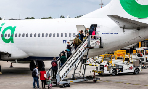 Primul oraș din lume care a interzis publicitatea pentru croaziere sau călătorii cu avionul, din cauză că folosesc combustibili fosili