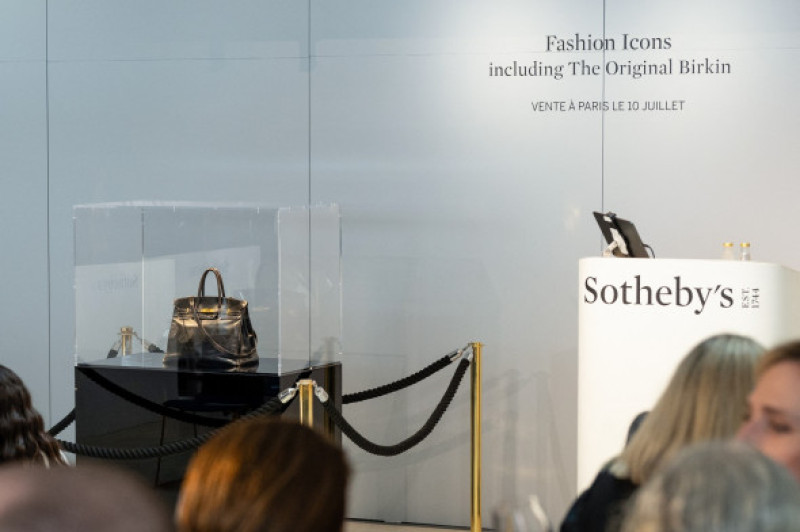 Le premier sac Birkin vendu aux enchères pour 8,58 millions d'euros