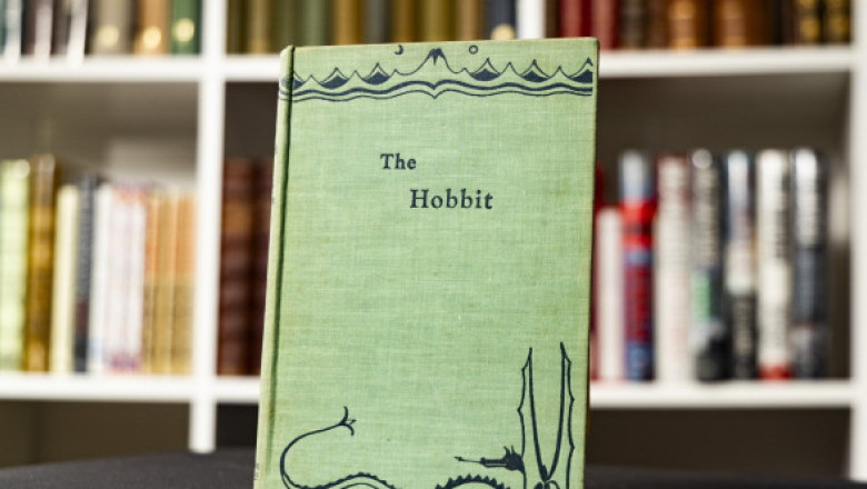 O primă ediţie rară a cărţii „The Hobbit”, vândută la licitaţie cu aproape 50.000 de euro. Cum a fost descoperit volumul: „Nu-mi venea să-mi cred ochilor”
