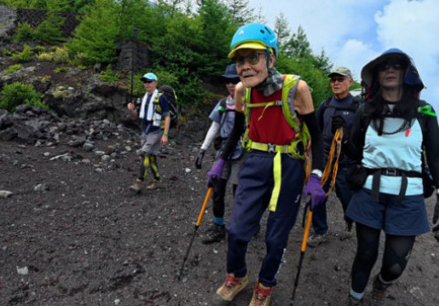 Cine este japonezul care a escaladat Muntele Fuji la 102 ani: "Am fost foarte tentat să renunţ la jumătatea drumului"