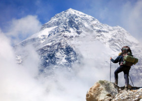 Cât costă să escaladezi vârful Everest, cel mai înalt de pe planetă. Nepalul măreşte taxa pentru străini