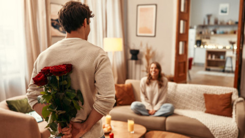 Dragobete, „purtătorul dragostei şi bunei dispoziţii pe meleagurile româneşti”. Ţesutul, cusutul şi toate treburile grele de pe lângă gospodărie sunt interzise, la fel şi plânsul