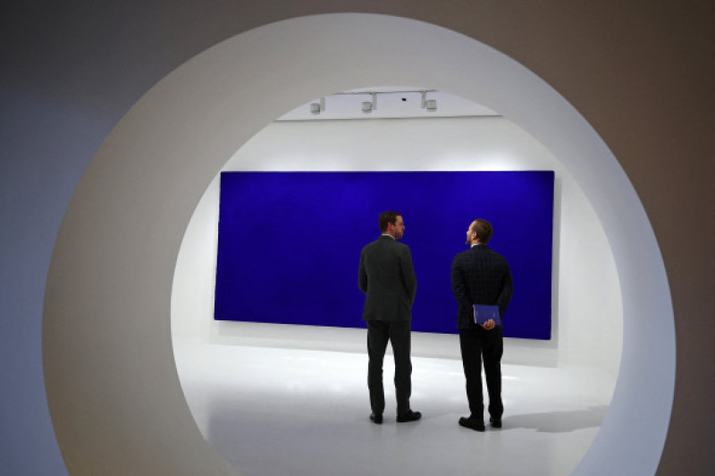 A large monochrome painting by Yves Klein to be auctioned in Paris