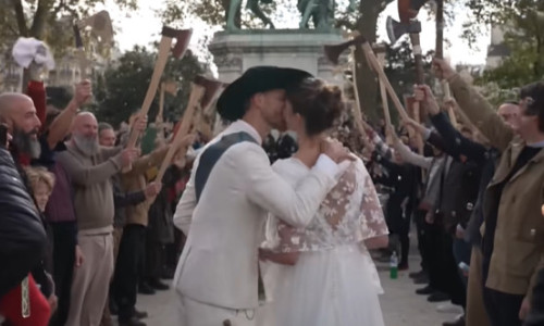 Notre-Dame a găzduit prima nuntă după trei decenii. Mirele, un tâmplar care a ajutat la reconstruirea catedralei: 