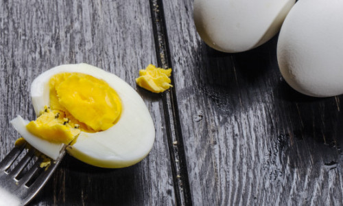 În cât timp se fierbe un ou perfect? Trucul secret folosit de toți bucătarii