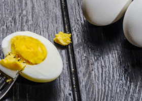 În cât timp se fierbe un ou perfect? Trucul secret folosit de toți bucătarii