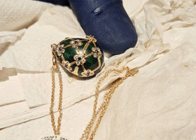 Un hoț a înghițit un ou Fabergé de 19.000 $ și poliția l-a recuperat abia după 6 zile. Cazul bizar din Noua Zeelandă