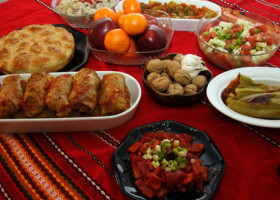 Recomandări nutriţionale pentru masa de sărbători. La ce să fie atenție oamenii care suferă de diabet sau hipertensiune