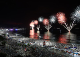 Revelionul de pe plaja Copacabana, cea mai mare petrecere de Anul Nou din lume. Recunoscut de Guinness World Records