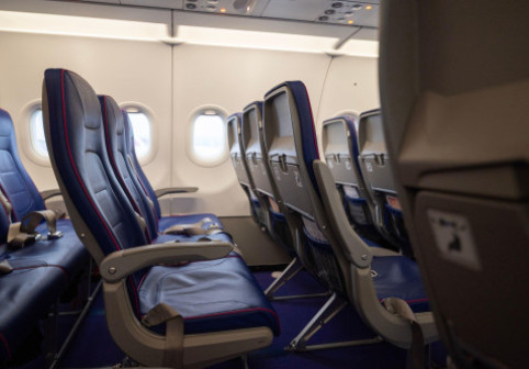 Turiștii sunt avertizați să evite locurile 11A și 11F în avion. De ce îți pot strica vacanța chiar înainte să înceapă