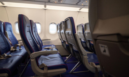 Turiștii sunt avertizați să evite locurile 11A și 11F în avion. De ce îți pot strica vacanța chiar înainte să înceapă