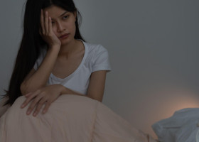 Te trezești des la 3 dimineața? Ce se întâmplă în corpul tău pe timpul nopții