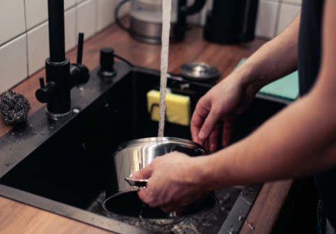 Obiectul pe care toți îl folosim zilnic, dar aproape nimeni nu îl curăță. Adevărul care i-a dezgustat pe oameni