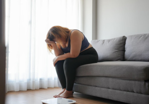 Cinci semne că greutatea ta nu ține de dietă. Afecțiunea comună care îți sabotează eforturile de slăbire