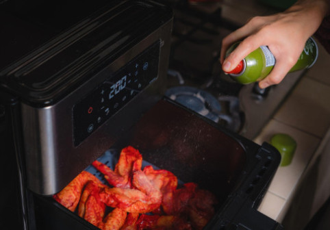 Folosești corect air fryer-ul? Greșeala banală care poate provoca incendii în bucătărie
