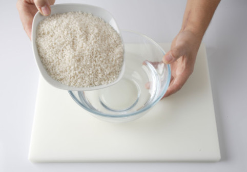 Cum se spală corect orezul. Trucul viral care a împărțit internetul în două