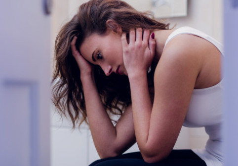 Cum scapi de overthinking. Patru schimbări mici recomandate de psihologi