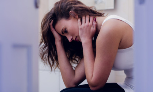 Cum scapi de overthinking. Patru schimbări mici recomandate de psihologi