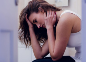 Cum scapi de overthinking. Patru schimbări mici recomandate de psihologi