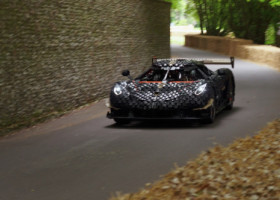Pare o jucărie, dar a atins 111 km/h! LEGO a construit mașina din aproape 328.000 de piese, fără niciun gram de adeziv