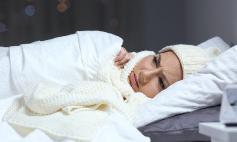 Nu poți dormi iarna, oricât ai încerca? Un medic dezvăluie greșeala banală pe care o fac aproape toți înainte de culcare