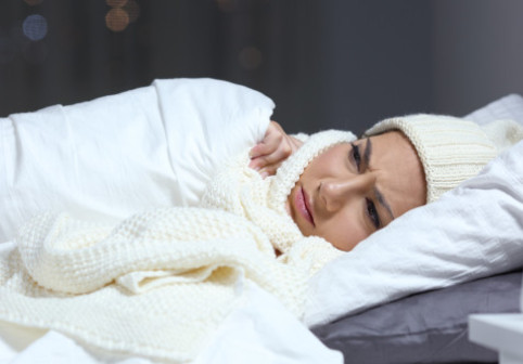 Nu poți dormi iarna, oricât ai încerca? Un medic dezvăluie greșeala banală pe care o fac aproape toți înainte de culcare