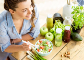 Secretul longevității a fost dezvăluit! Regula „80%” din Zonele Albastre care îi ajută pe oameni să trăiască peste 100 de ani