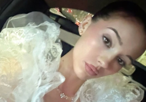 A vrut să fie diferită la nuntă, dar a stârnit un val de reacții. Ce rochie și-a creat aceasta: „Este lipsit de respect”