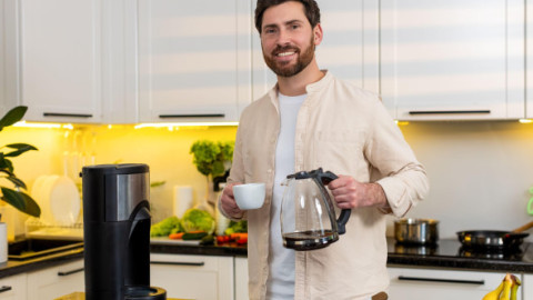 Un expert în fericire dezvăluie rutina de dimineață care îți îmbunătățește starea de spirit și productivitatea. 5 pași de respectat