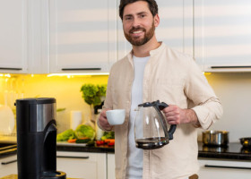 Un expert în fericire dezvăluie rutina de dimineață care îți îmbunătățește starea de spirit și productivitatea. 5 pași de respectat