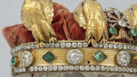 Furtul de la Luvru. Coroana împărătesei Eugénie va fi restaurată. Hoţii au scăpat-o în timp ce fugeau