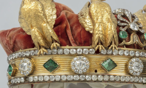 Furtul de la Luvru. Coroana împărătesei Eugénie va fi restaurată. Hoţii au scăpat-o în timp ce fugeau