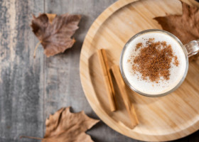 De ce este o idee excelentă să pui un praf de scorțișoară în cafea. 5 beneficii ale acestei combinații