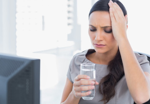 6 cauze neașteptate ale durerilor de cap. Medicii spun că stresul sau deshidratarea nu sunt întotdeauna de vină