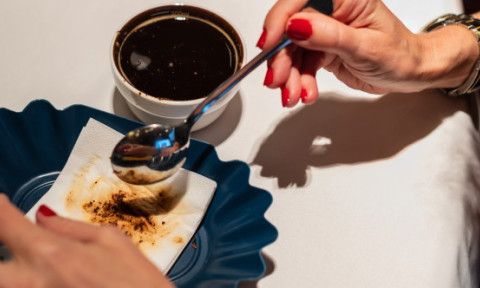 Ingredientul care îți poate face cafeaua mai gustoasă. Puțini oameni știu acest secret din bucătărie