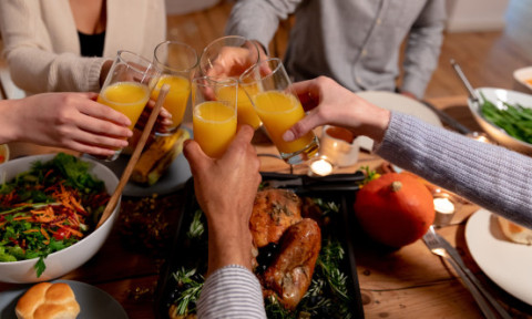 La ce oră trebuie să iei cina ca să dormi mai bine. Recomandarea medicilor înainte de schimbarea orei